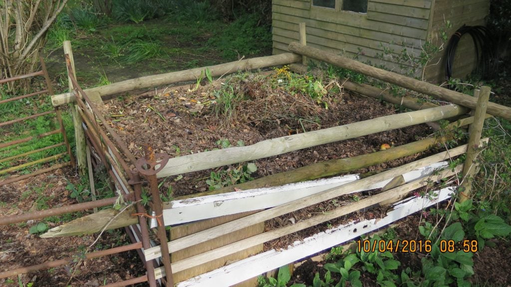 Compost heap builds up heat like Stomach Damp Heat