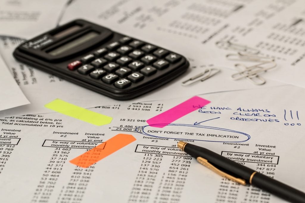 Accounting, balance sheet and calculator - overwork, one of the causes of empty yin
