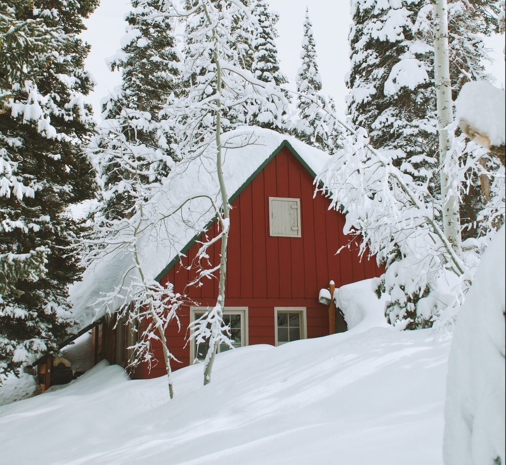 House in the snow: resisting Cold, like the Bright yang stage