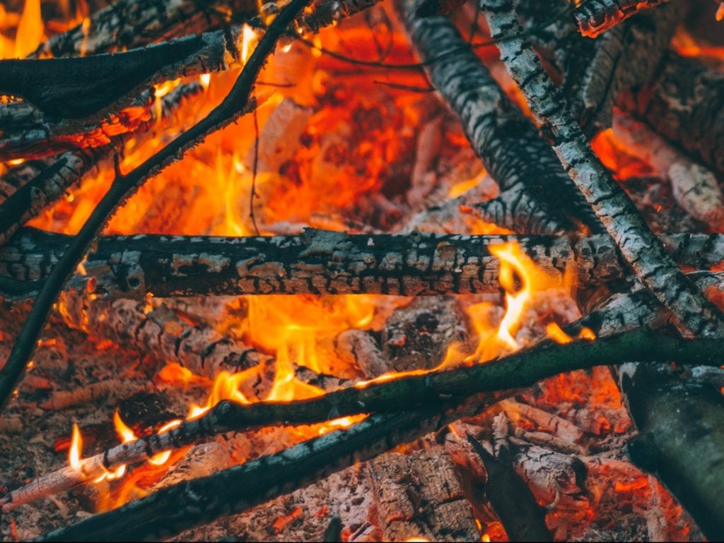 Burning Firewood: a symbol for the readiness of a woman's fertility center.