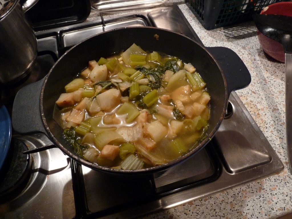 Celeriac soup helps stregthen you against Remaining pathogenic factors and may be a good food for covid 19 sufferors
