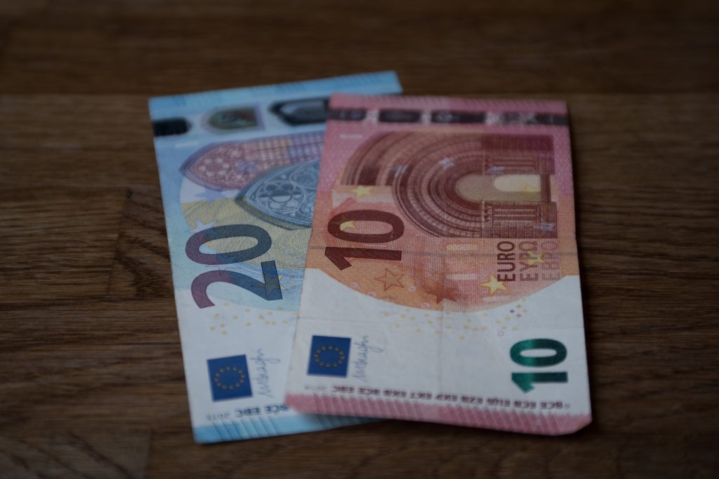 Money could be covered with the virus: be careful if you don't want to have to cope with fever!