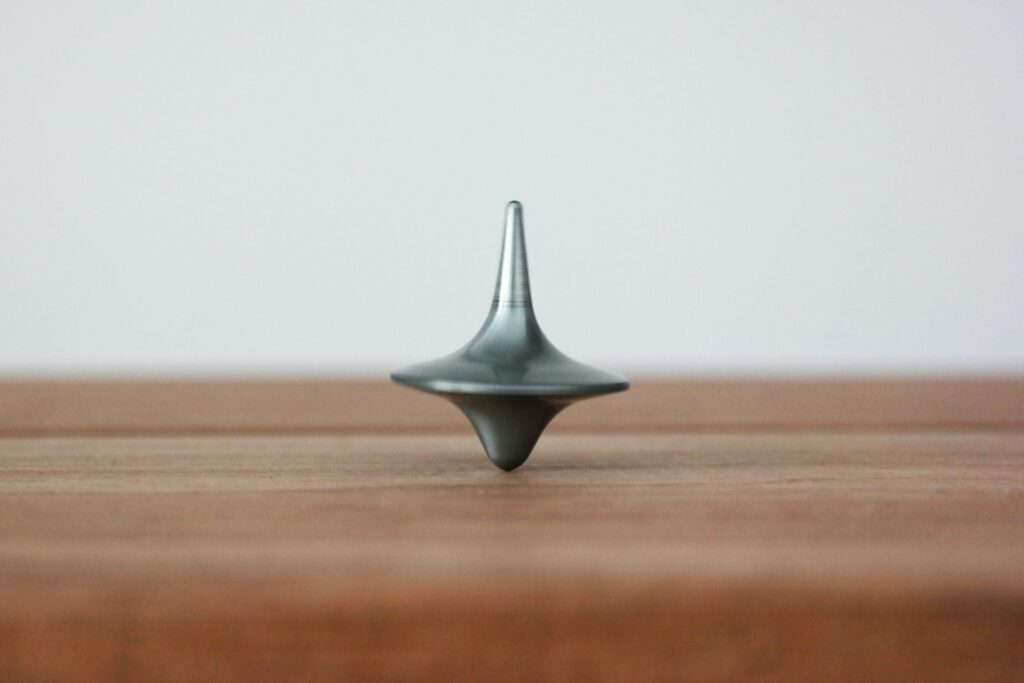gray top, balancing via weight and speed, illustrates moxa energy for your body.