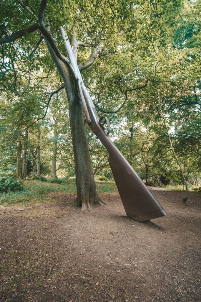 War and Peace, yin and yang: the sculptor has made a handgun into a giant('s) gun.