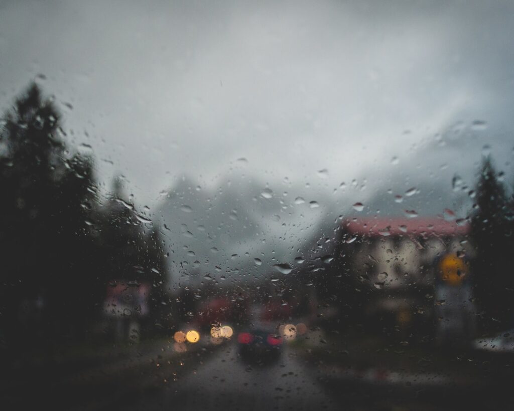 cold wet conditions can lead to damp-heat in the body